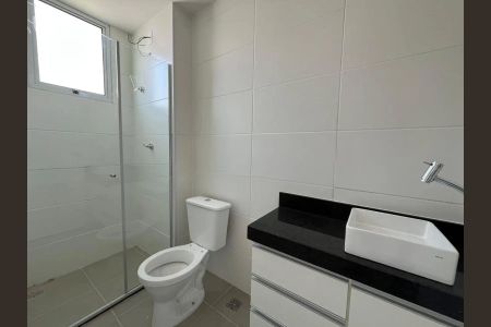 Banheiro de apartamento para alugar com 2 quartos, 56m² em Buritis, Belo Horizonte
