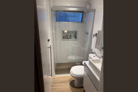 Apartamento à venda com 55m², 2 quartos e 1 vaga Apartamento à venda com 55m², 2 quartos e 1 vagaBanheiro