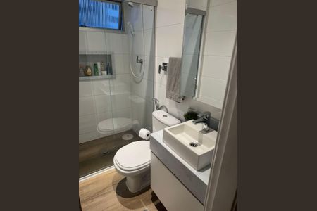 Apartamento à venda com 55m², 2 quartos e 1 vaga Apartamento à venda com 55m², 2 quartos e 1 vagaBanheiro