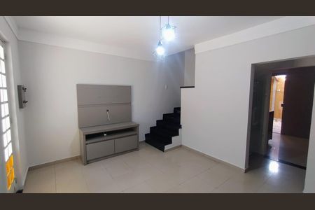 Sala de casa de condomínio para alugar com 2 quartos, 60m² em Parque Villa Flores, Sumaré