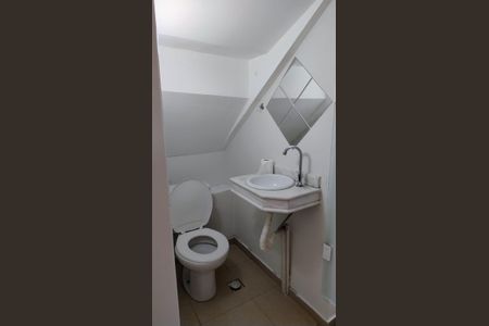 Banheiro de casa de condomínio para alugar com 2 quartos, 60m² em Parque Villa Flores, Sumaré