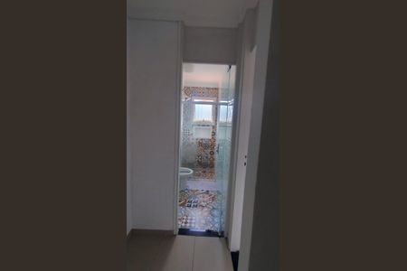Banheiro  de casa de condomínio para alugar com 2 quartos, 60m² em Parque Villa Flores, Sumaré