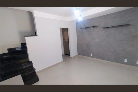 Sala de casa de condomínio para alugar com 2 quartos, 60m² em Parque Villa Flores, Sumaré