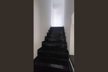 Escada de casa de condomínio para alugar com 2 quartos, 60m² em Parque Villa Flores, Sumaré