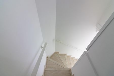 Apartamento para alugar com 82m², 2 quartos e 2 vagas Apartamento para alugar com 82m², 2 quartos e 2 vagasEscada