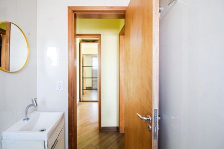 Apartamento à venda com 60m², 2 quartos e 1 vaga Apartamento à venda com 60m², 2 quartos e 1 vagaBanheiro