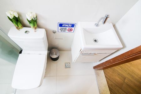 Apartamento à venda com 60m², 2 quartos e 1 vaga Apartamento à venda com 60m², 2 quartos e 1 vagaBanheiro