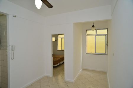 Sala de kitnet/studio para alugar com 1 quarto, 35m² em Barra da Tijuca, Rio de Janeiro