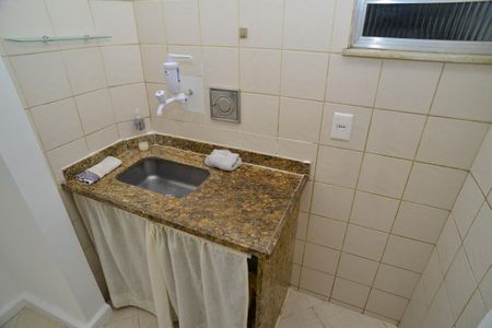 Cozinha de kitnet/studio para alugar com 1 quarto, 35m² em Barra da Tijuca, Rio de Janeiro