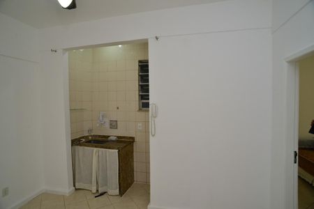 Sala de kitnet/studio para alugar com 1 quarto, 35m² em Barra da Tijuca, Rio de Janeiro