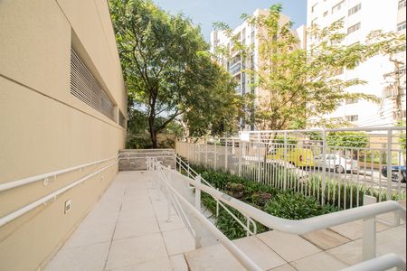Apartamento à venda com 104m², 2 quartos e 2 vagasHall de entrada - Rampa de acesso