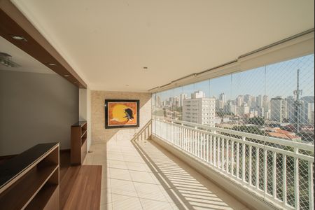 Apartamento à venda com 104m², 2 quartos e 2 vagasVaranda