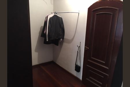 Casa à venda com 200m², 5 quartos e 2 vagas Casa à venda com 200m², 5 quartos e 2 vagasQuarto