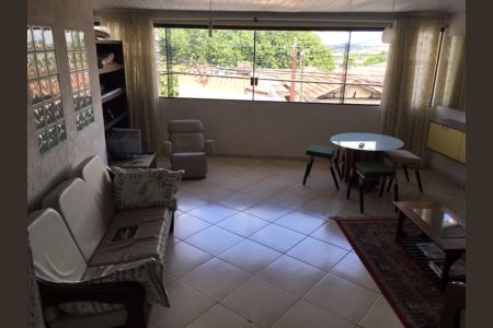 Casa à venda com 200m², 5 quartos e 2 vagas Casa à venda com 200m², 5 quartos e 2 vagasSala