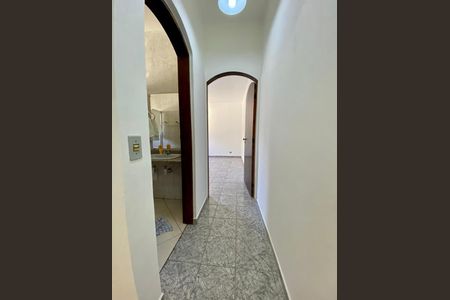 Casa à venda com 200m², 5 quartos e 2 vagas Casa à venda com 200m², 5 quartos e 2 vagasCorredor