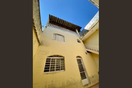 Casa à venda com 200m², 5 quartos e 2 vagas Casa à venda com 200m², 5 quartos e 2 vagasÁrea externa