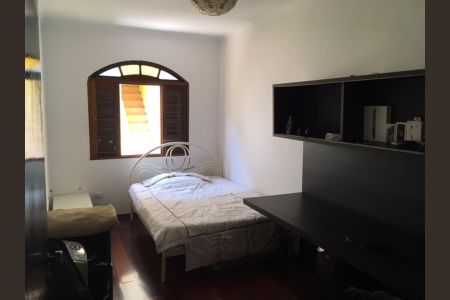 Casa à venda com 200m², 5 quartos e 2 vagas Casa à venda com 200m², 5 quartos e 2 vagasQuarto