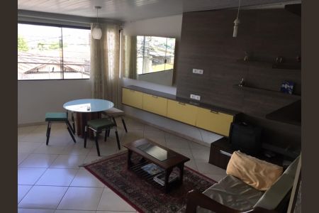 Casa à venda com 200m², 5 quartos e 2 vagas Casa à venda com 200m², 5 quartos e 2 vagasSala