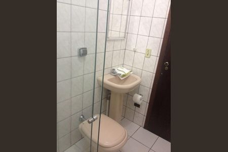 Casa à venda com 200m², 5 quartos e 2 vagas Casa à venda com 200m², 5 quartos e 2 vagasBanheiro