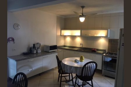 Casa à venda com 200m², 5 quartos e 2 vagas Casa à venda com 200m², 5 quartos e 2 vagasCozinha