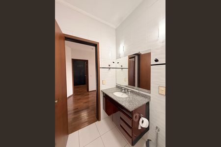 Casa de condomínio para alugar com 660m², 5 quartos e 5 vagasBanheiro Social