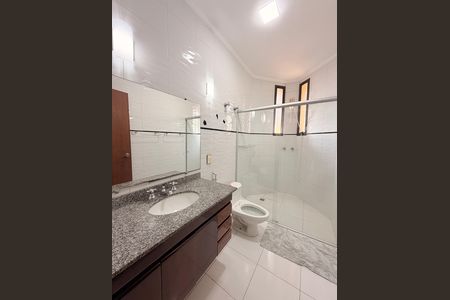 Casa de condomínio para alugar com 660m², 5 quartos e 5 vagasBanheiro Social