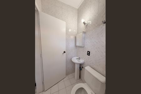 Casa de condomínio para alugar com 660m², 5 quartos e 5 vagasBanheiro de Serviço