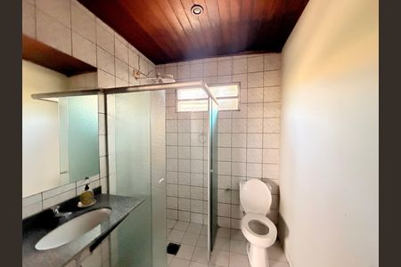Casa de condomínio para alugar com 660m², 5 quartos e 5 vagasBanheiro da Área externa