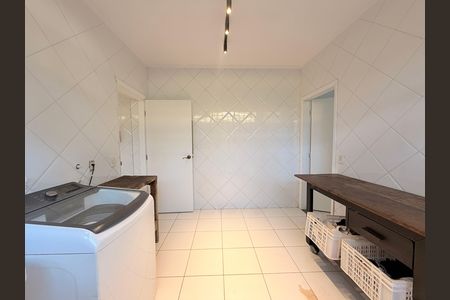Casa de condomínio para alugar com 660m², 5 quartos e 5 vagasÁrea de Serviço