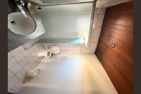 Casa de condomínio para alugar com 660m², 5 quartos e 5 vagasBanheiro da Área externa