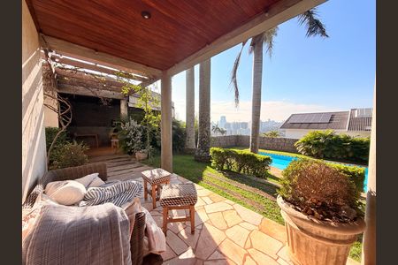 Casa de condomínio para alugar com 660m², 5 quartos e 5 vagasQuintal com piscina e churrasqueira