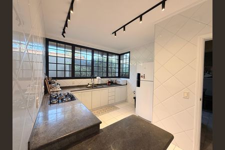 Casa de condomínio para alugar com 660m², 5 quartos e 5 vagasCozinha