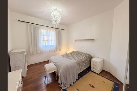 Casa de condomínio para alugar com 660m², 5 quartos e 5 vagasSuíte 2