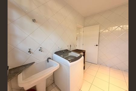 Casa de condomínio para alugar com 660m², 5 quartos e 5 vagasÁrea de Serviço
