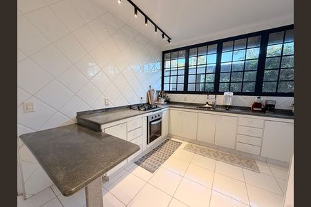 Casa de condomínio para alugar com 660m², 5 quartos e 5 vagasCozinha