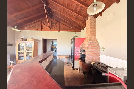 Casa de condomínio para alugar com 660m², 5 quartos e 5 vagasQuintal com piscina e churrasqueira