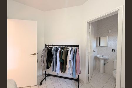 Casa de condomínio para alugar com 660m², 5 quartos e 5 vagasÁrea de Serviço complementar