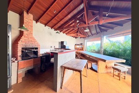 Casa de condomínio para alugar com 660m², 5 quartos e 5 vagasQuintal com piscina e churrasqueira