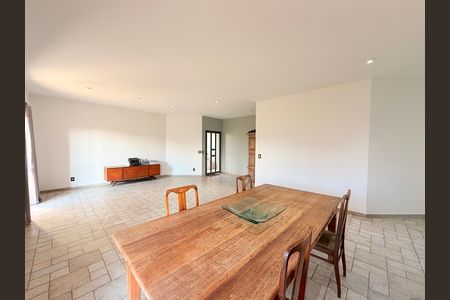 Casa de condomínio para alugar com 660m², 5 quartos e 5 vagasSala