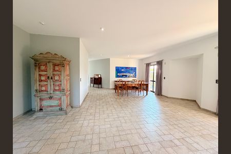 Casa de condomínio para alugar com 660m², 5 quartos e 5 vagasSala