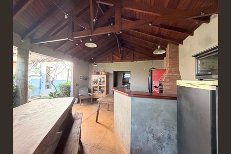 Casa de condomínio para alugar com 660m², 5 quartos e 5 vagasQuintal com piscina e churrasqueira