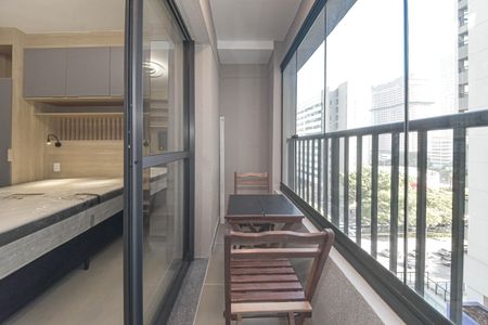 Varanda de kitnet/studio para alugar com 1 quarto, 24m² em Vila Cordeiro, São Paulo