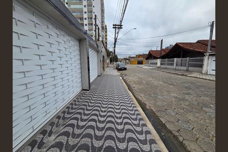 Casa de condomínio para alugar com 53m², 2 quartos e 1 vaga Casa de condomínio para alugar com 53m², 2 quartos e 1 vagaFachada