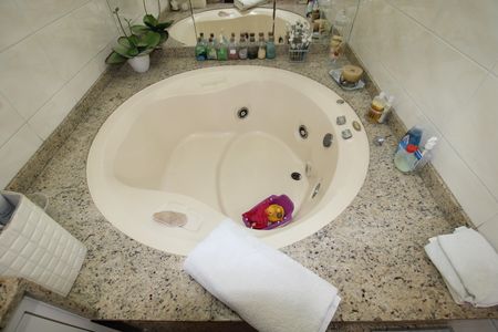 Apartamento à venda com 210m², 4 quartos e 3 vagasQuarto 3 - Banheiro