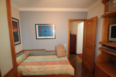 Apartamento à venda com 210m², 4 quartos e 3 vagasQuarto 2