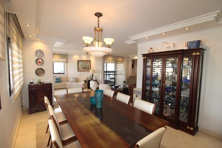 Apartamento à venda com 210m², 4 quartos e 3 vagasSala