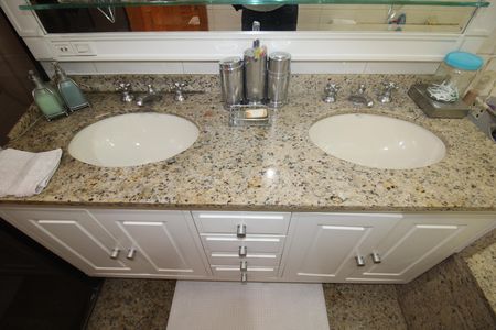 Apartamento à venda com 210m², 4 quartos e 3 vagasQuarto 3 - Banheiro