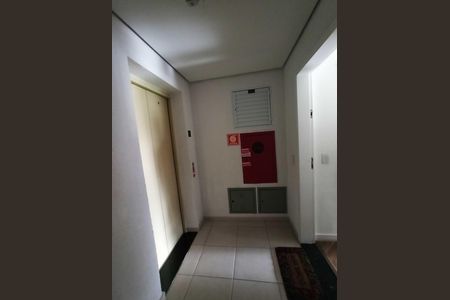 Apartamento à venda com 74m², 3 quartos e 2 vagas Apartamento à venda com 74m², 3 quartos e 2 vagasHall Elevador