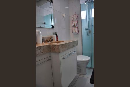 Apartamento à venda com 74m², 3 quartos e 2 vagas Apartamento à venda com 74m², 3 quartos e 2 vagasDetalhe - Banheiro Social