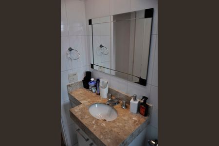 Apartamento à venda com 74m², 3 quartos e 2 vagas Apartamento à venda com 74m², 3 quartos e 2 vagasDetalhe - Banheiro Social